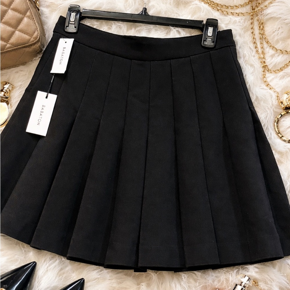 Aritzia Babaton black pleated mini Preppy Tennis Schoolgirl skirt. NWT